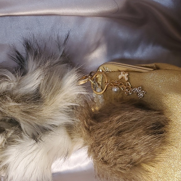 Amercan Vintage Metallic Golden Evening Top Lock Purse with Fur Accessories - Picture 8 of 8